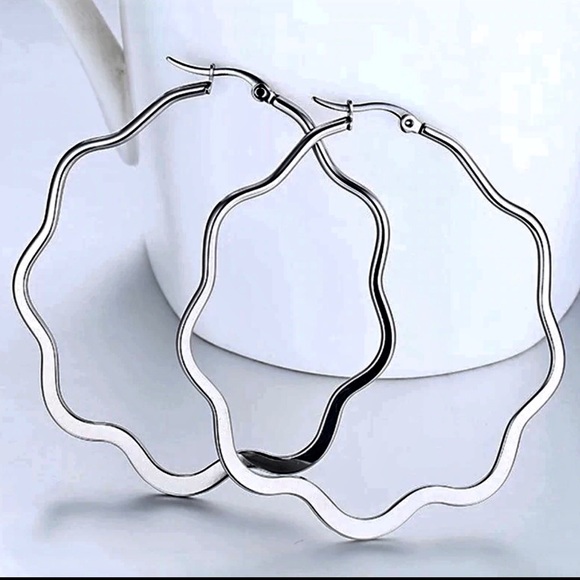 ✨NEW✨✨Stainless Steel Wave Hoop Earrings✨ - Picture 4 of 5